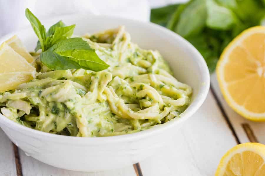 Pasta de pesto con aguacate KETO