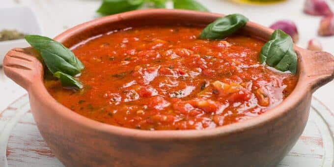 Salsa de pizza cetogénica: Receta y consejos adicionales