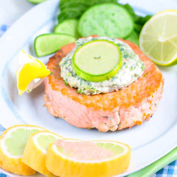 Hamburguesa de salmón con guacamole