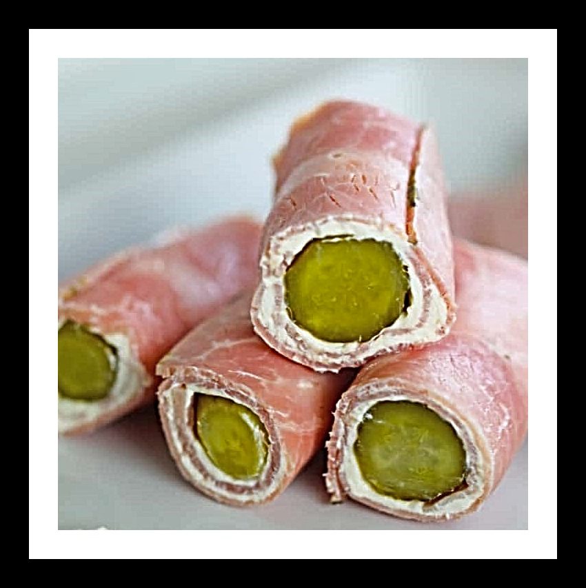 Rollos de jamón y pepinillos